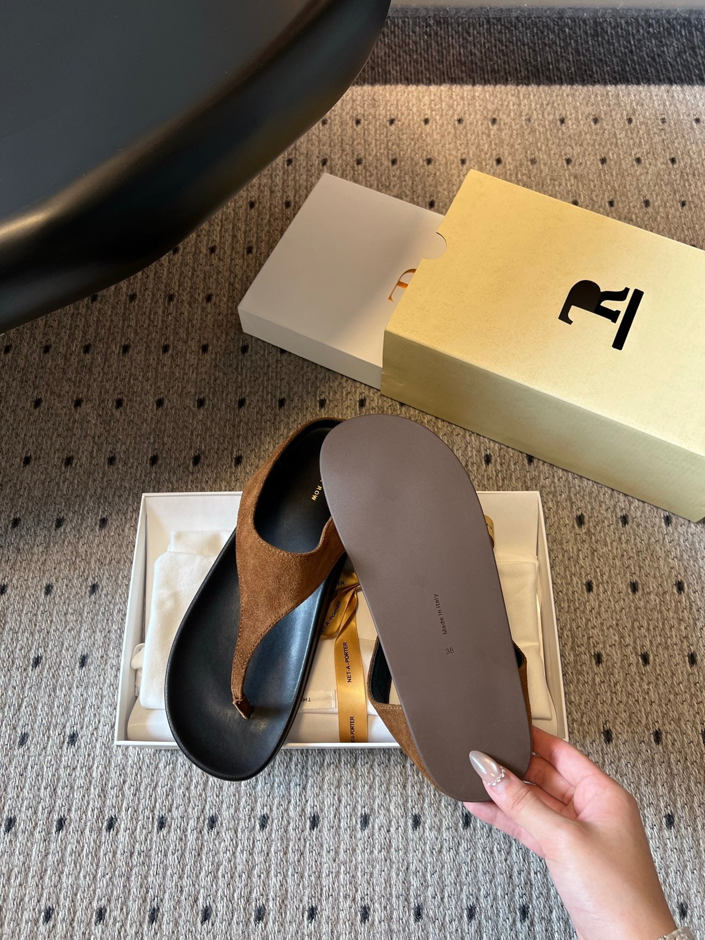 THE ROW 26S THONG SANDALS IN CARAMEL BROWN SUEDE
