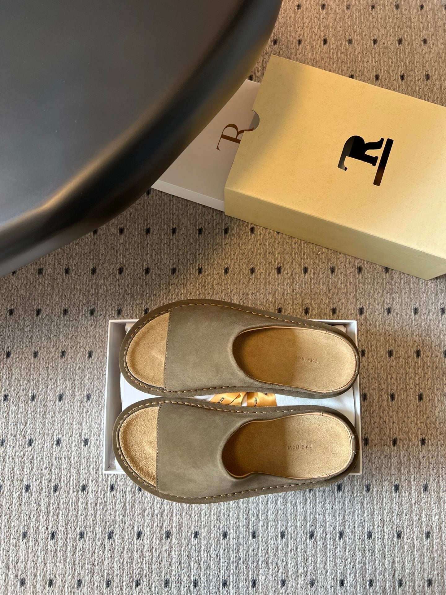THE ROW 26S THONG SANDALS IN OLIVE GREEN SUEDE