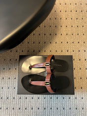 YSL 26S THONG SANDALS IN BROWN AND BLACK SHINY CALFSKIN