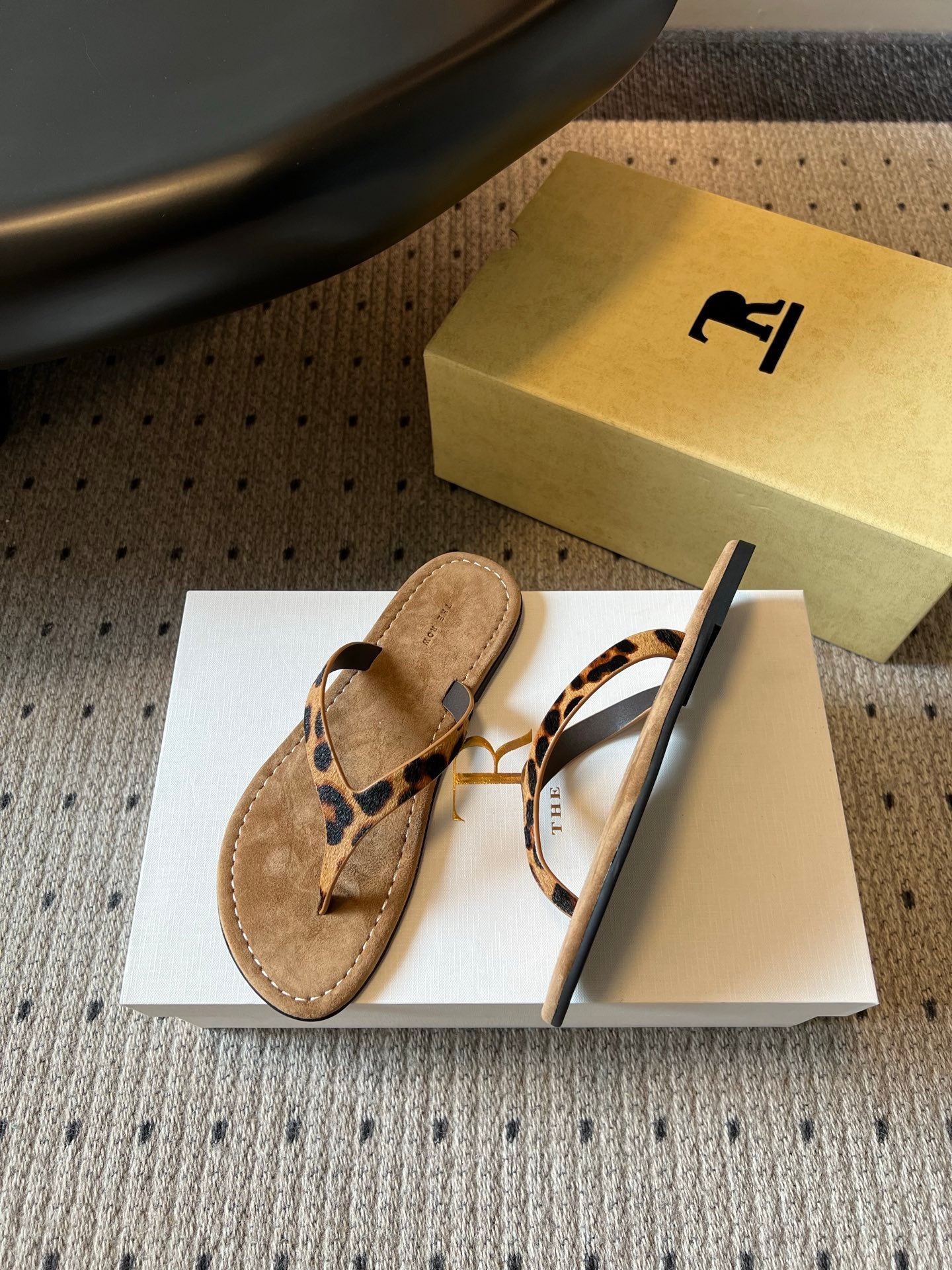 THE ROW 26S THONG SANDALS IN BROWN SPOTTED CALF HAIR AND SUEDE