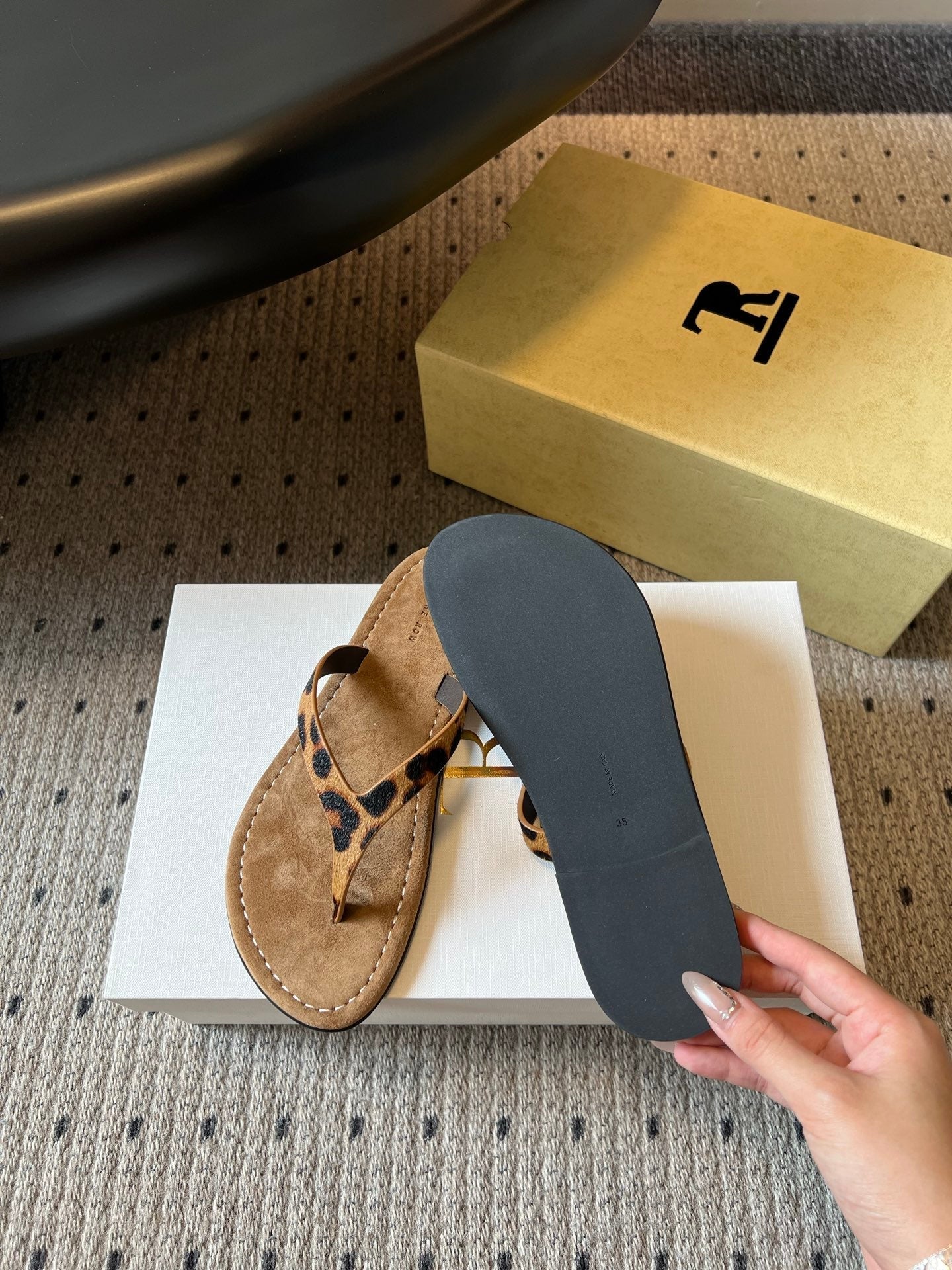 THE ROW 26S THONG SANDALS IN BROWN SPOTTED CALF HAIR AND SUEDE