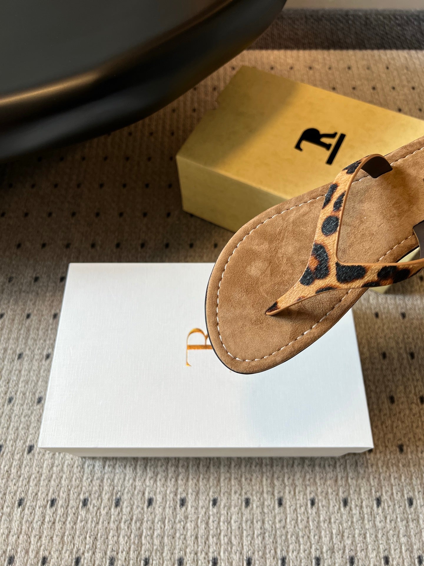 THE ROW 26S THONG SANDALS IN BROWN SPOTTED CALF HAIR AND SUEDE