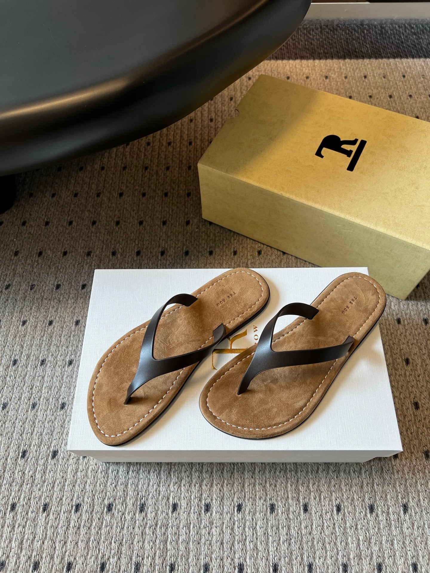 THE ROW 26S THONG SANDALS IN DARK BROWN CALFSKIN AND SUEDE