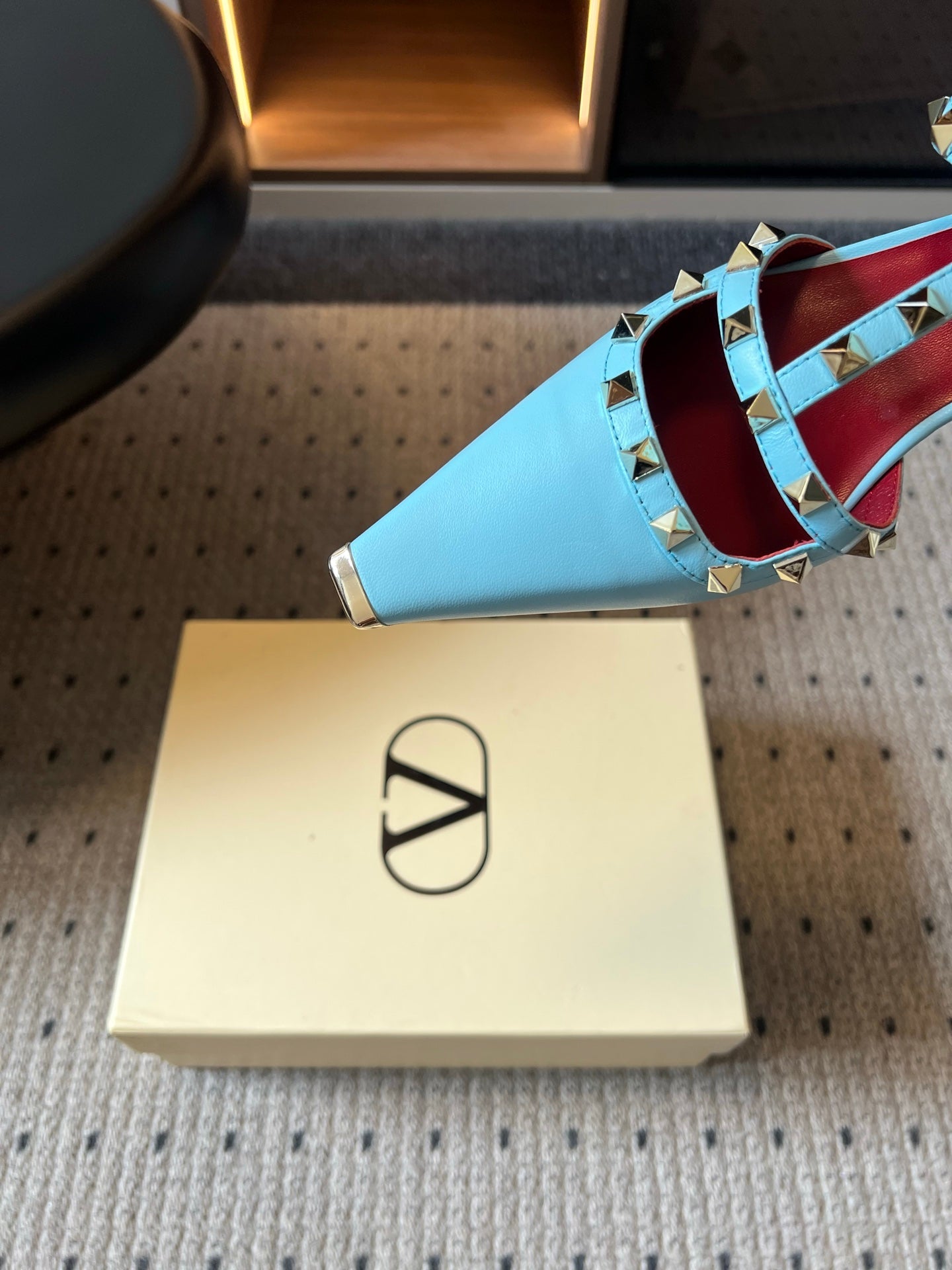 VALENTINO 26S ROCKSTUD HIGH HEELS 40 MM IN LIGHT BLUE CALFSKIN