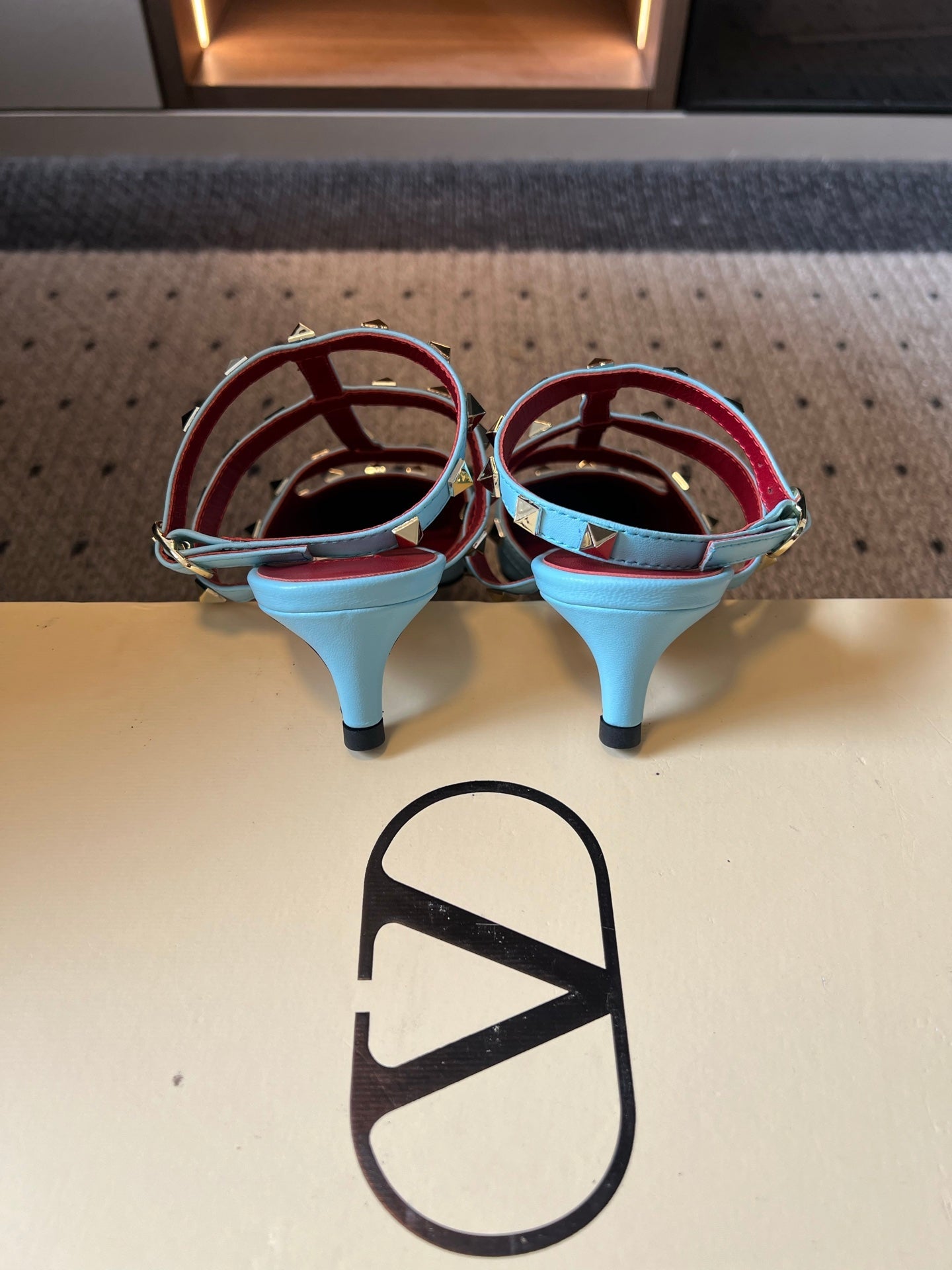 VALENTINO 26S ROCKSTUD HIGH HEELS 40 MM IN LIGHT BLUE CALFSKIN