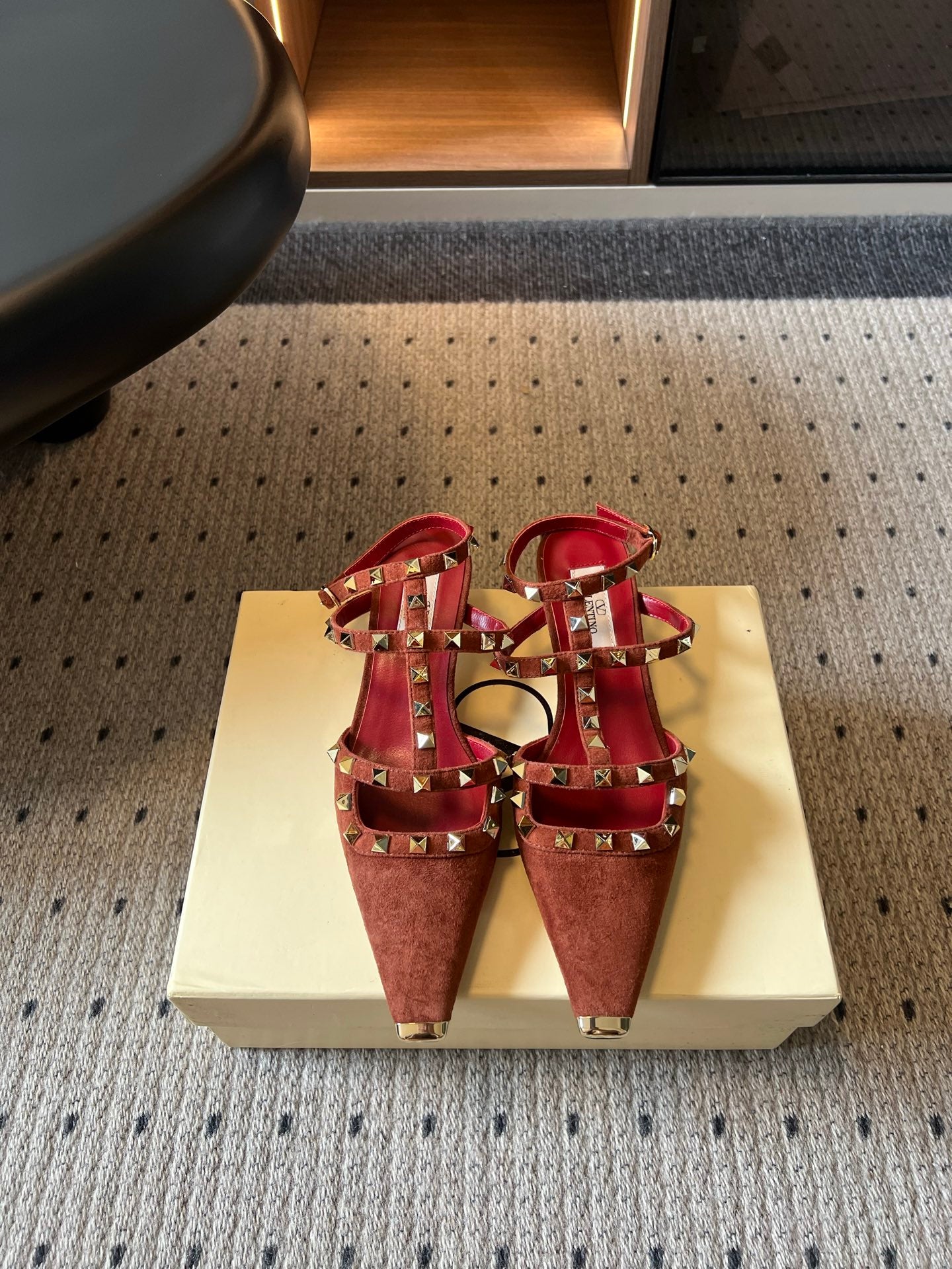 VALENTINO 26S ROCKSTUD HIGH HEELS 40 MM IN BROWN SUEDE