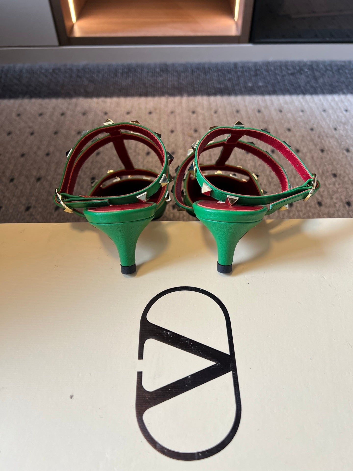 VALENTINO 26S ROCKSTUD HIGH HEELS 40 MM IN GREEN CALFSKIN