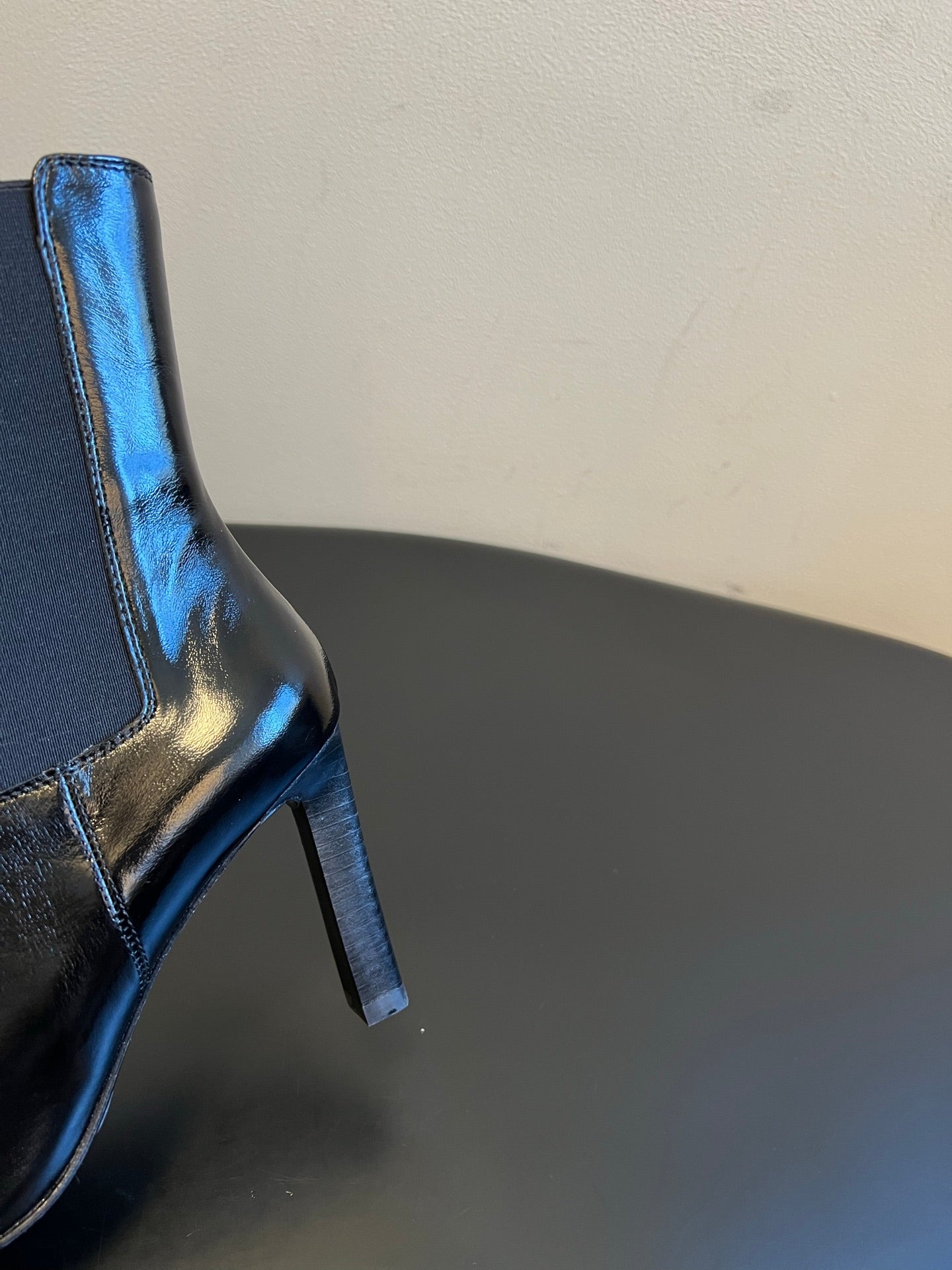 YSL 26S CHELSEA ANKLE BOOTS 100 MM IN BLACK CALFSKIN PATENT