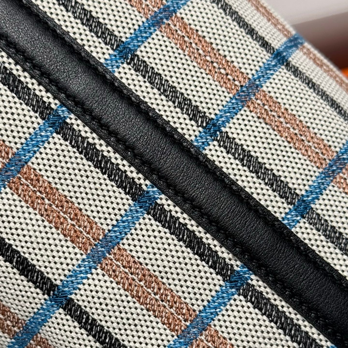 PICOTIN LOCK 18 BAG IN BLACK CALFSKIN ÉCRU/NOIR/FAUVE/NOIR/BLEU ZANZIBAR EMBROIDERY PLAID CANVAS