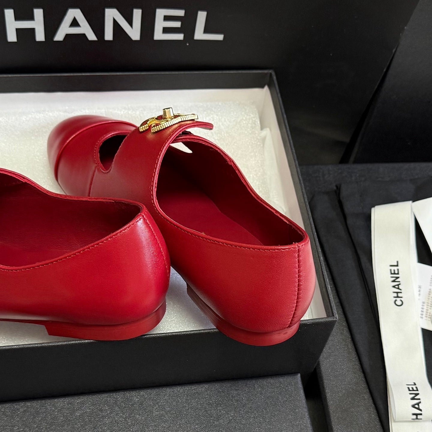 CHANEL 26S MARY JANE FLATS IN RED CALFSKIN WITH GOLD TONE CC LOGO