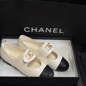 CHANEL 26S MARY JANE FLATS IN WHITE AND BLACK CALFSKIN WITH GOLD TONE CC LOGO