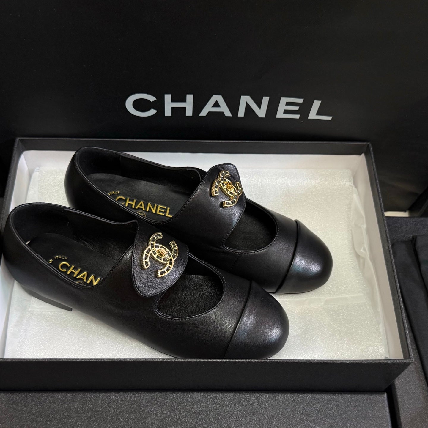 CHANEL 26S MARY JANE FLATS IN BLACK CALFSKIN WITH GOLD TONE CC LOGO