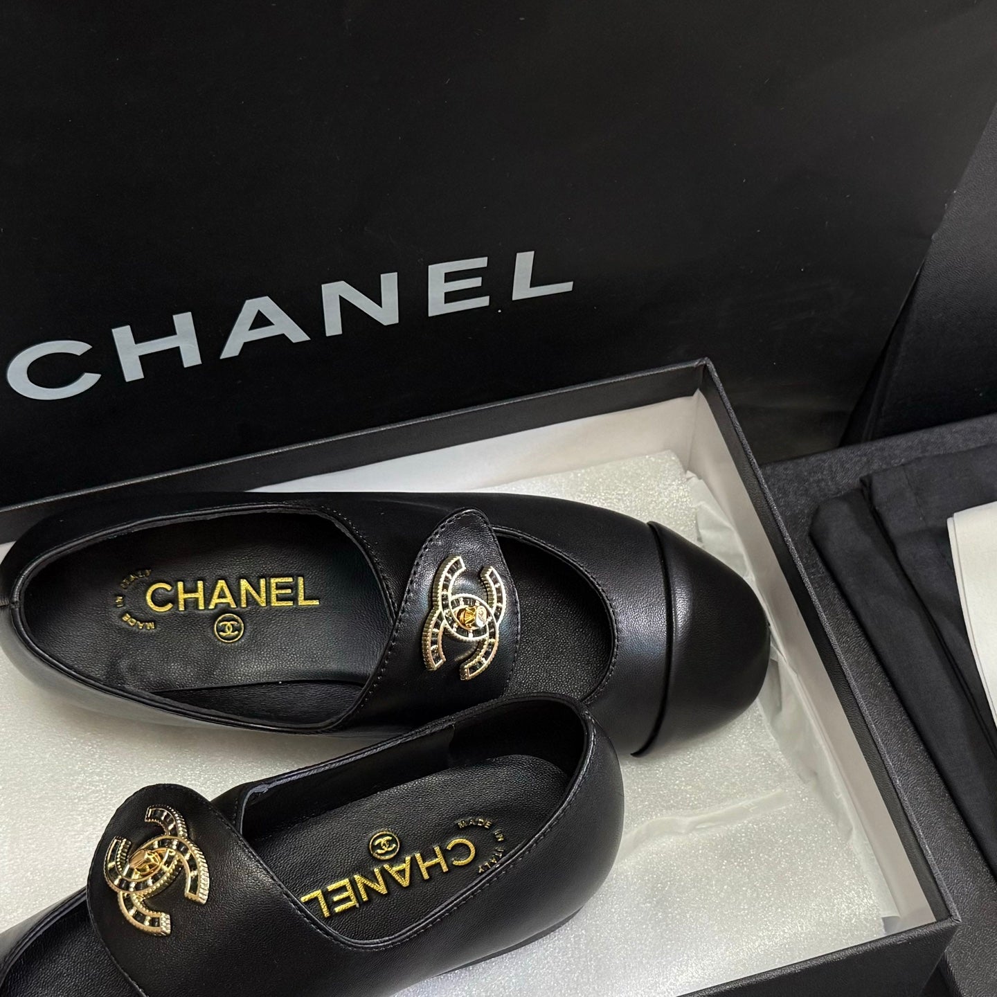CHANEL 26S MARY JANE FLATS IN BLACK CALFSKIN WITH GOLD TONE CC LOGO