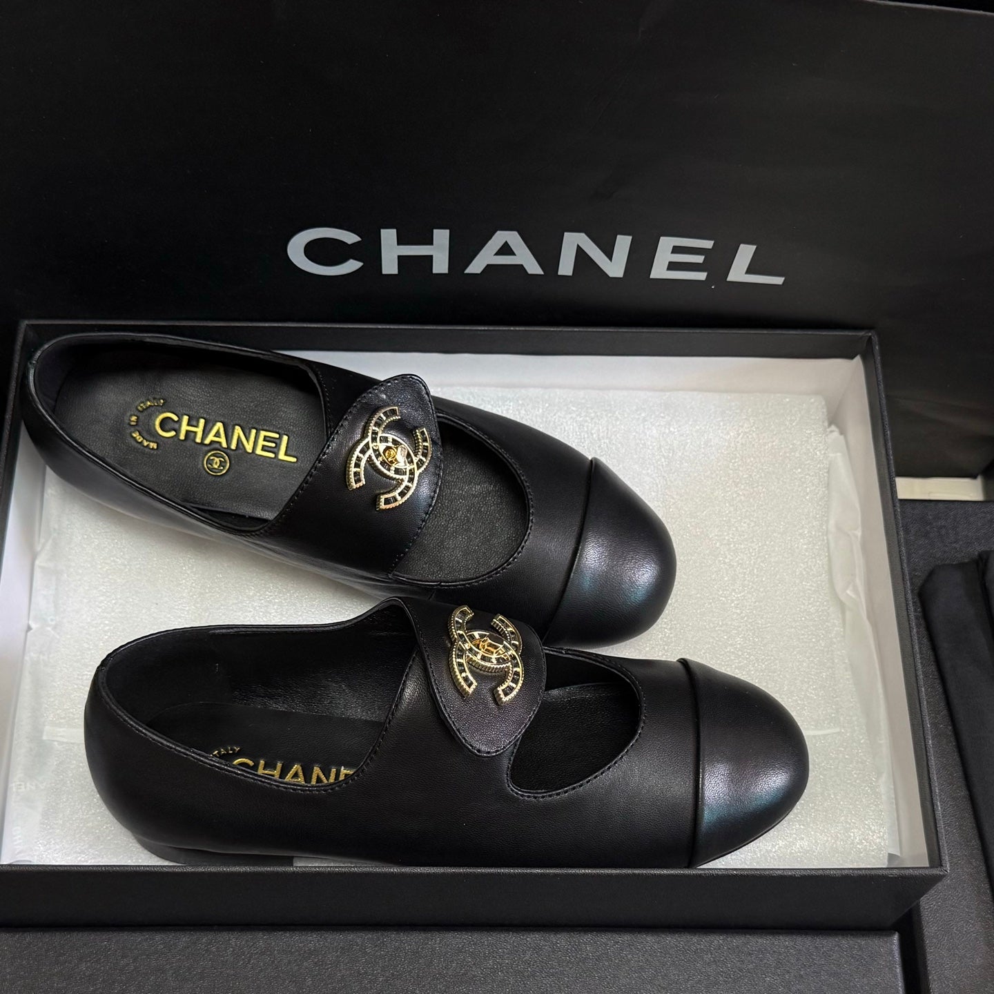 CHANEL 26S MARY JANE FLATS IN BLACK CALFSKIN WITH GOLD TONE CC LOGO