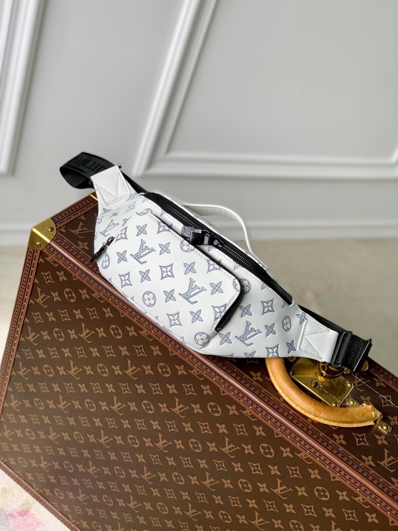 RUSH BUMBAG 30 IN WHITE MONOGRAM SHADOW CALFSKIN