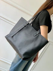 LOW KEY CABAS MM BAG 47 IN BLACK GRAINED CALFSKIN