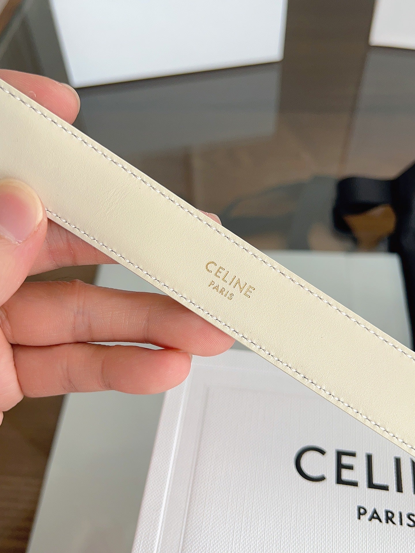 CELINE 26S BELT 25 MM IN CREAM WHITE CALFSKIN 669839