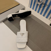 PRADA 26S LOW HEEL OPEN TOE MULES 45MM IN WHITE QUILTED CALFSKIN WITH LOGO