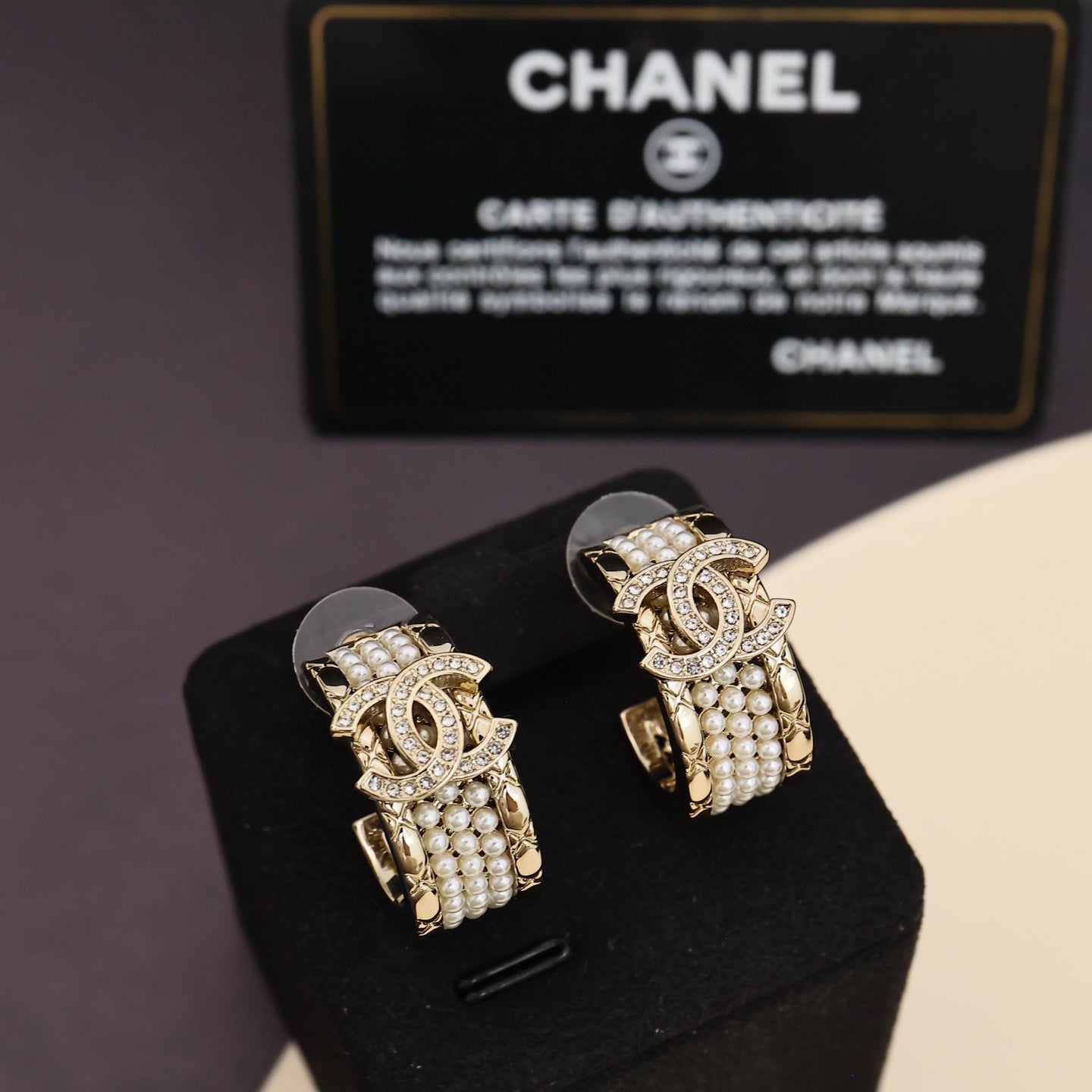 CHANEL 26S DOUBLE C LOGO PEARL & CRYSTAL HOOP EARRINGS IN GOLD METAL 630028