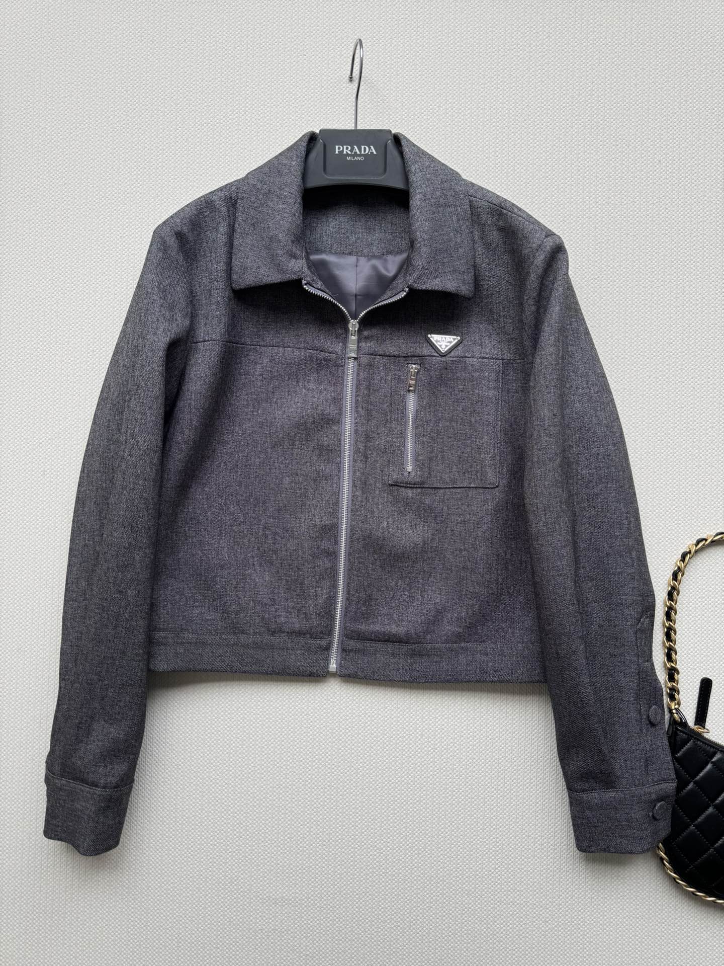 PRADA 26S SUIT 650