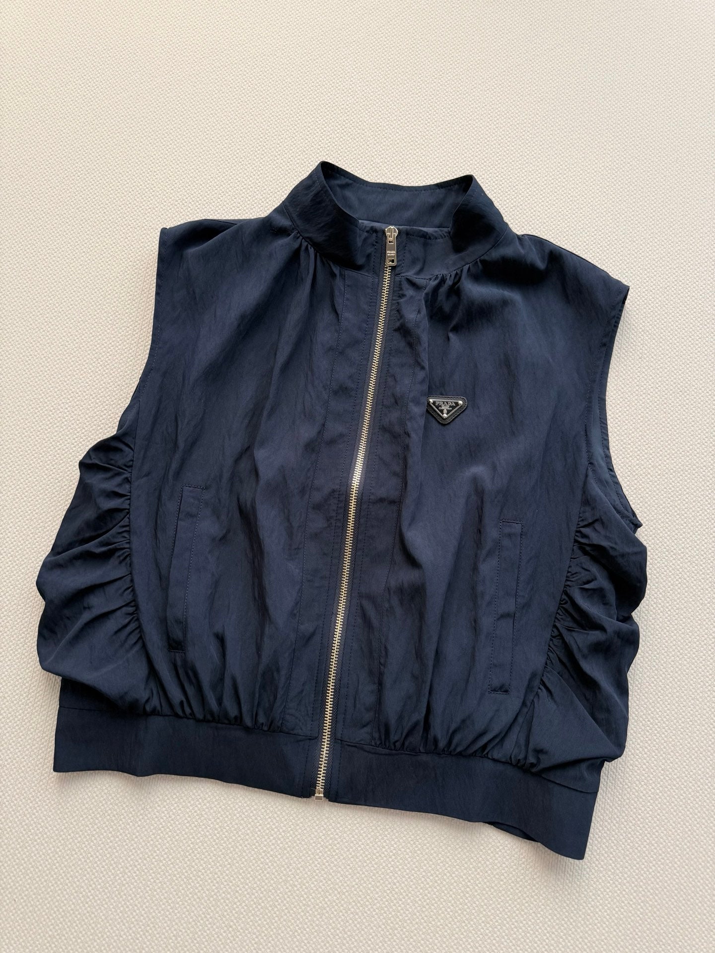 PRADA 26S SLEEVELESS ZIP-UP VEST 1094