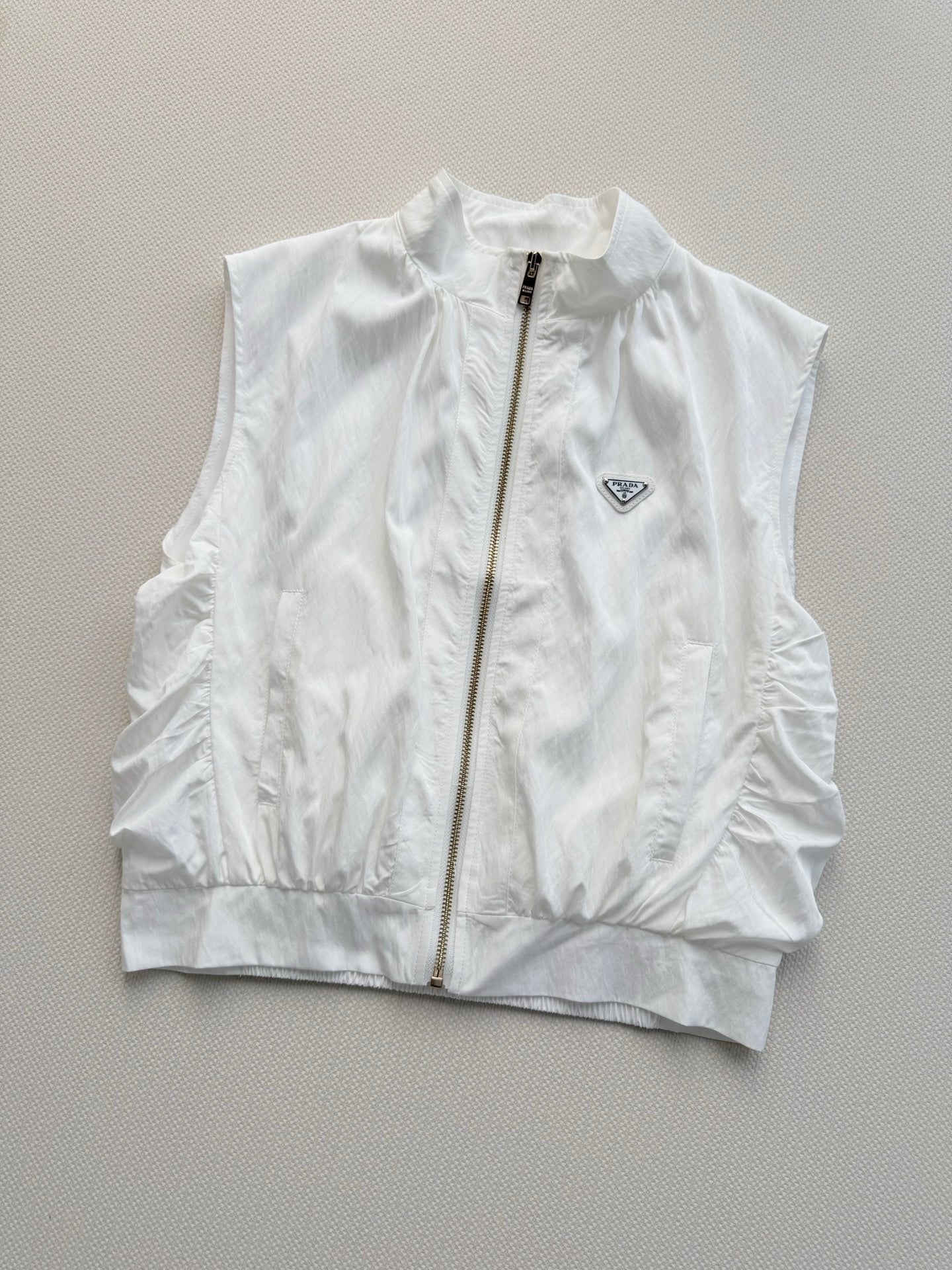 PRADA 26S SLEEVELESS ZIP-UP VEST 1093