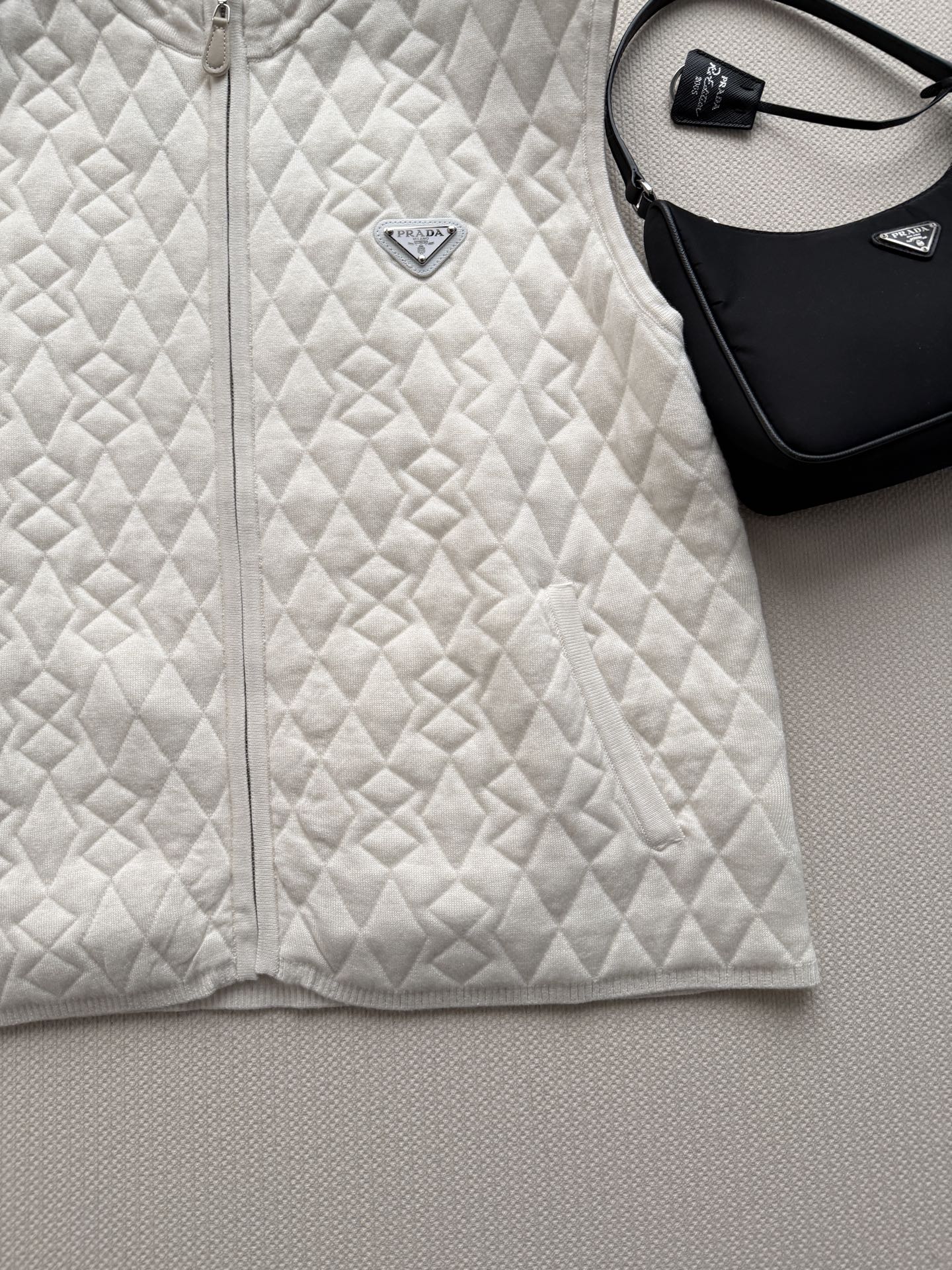 PRADA 26S QUILTED ZIP-UP VEST 1203