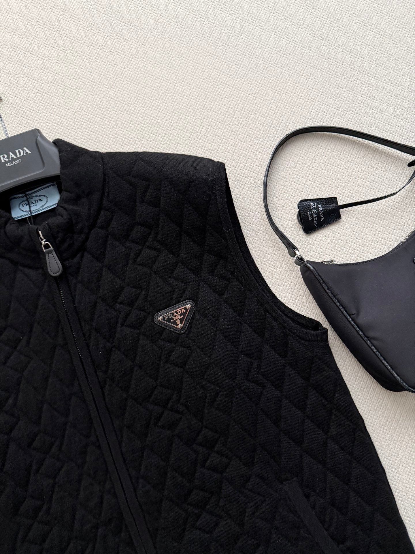 PRADA 26S QUILTED ZIP-UP VEST 1202