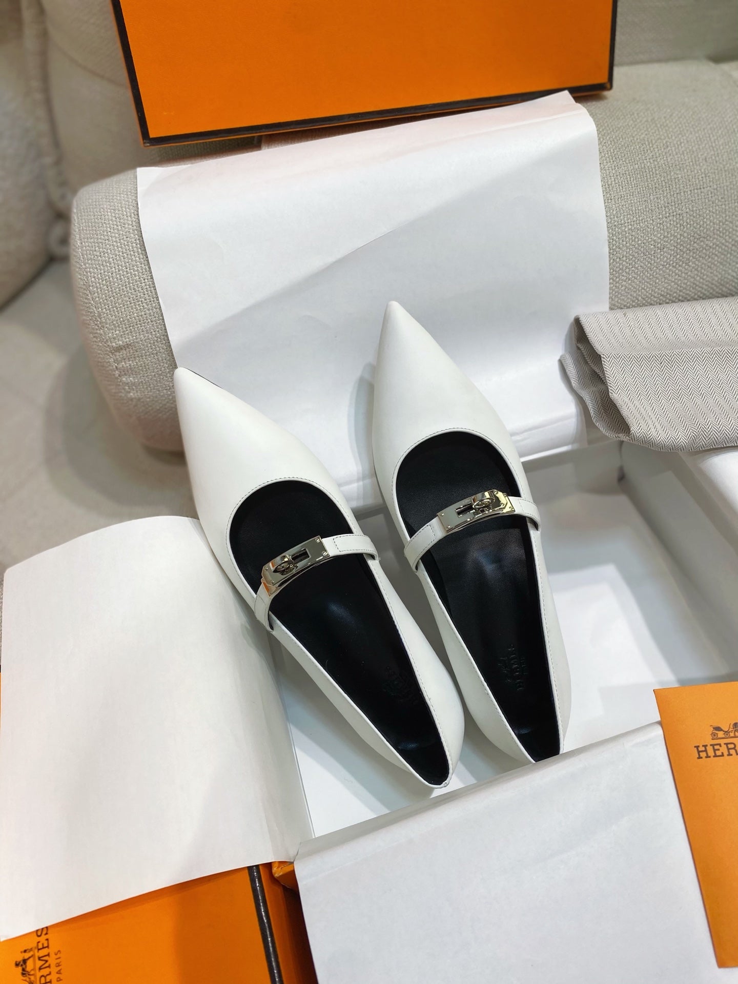 HM 26S KELLY BUCKLE MARY JANE POINTED FLATS IN CREAM WHITE CALFSKIN