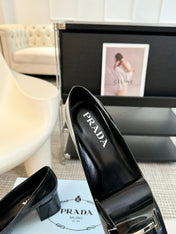SQUARE TOE PUMPS IN BLACK GLOSSY CALFSKIN ATTACHED BOW