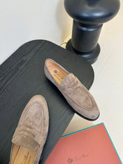 CLASSIC LOAFERS IN LIGHT TAUPE SUEDE