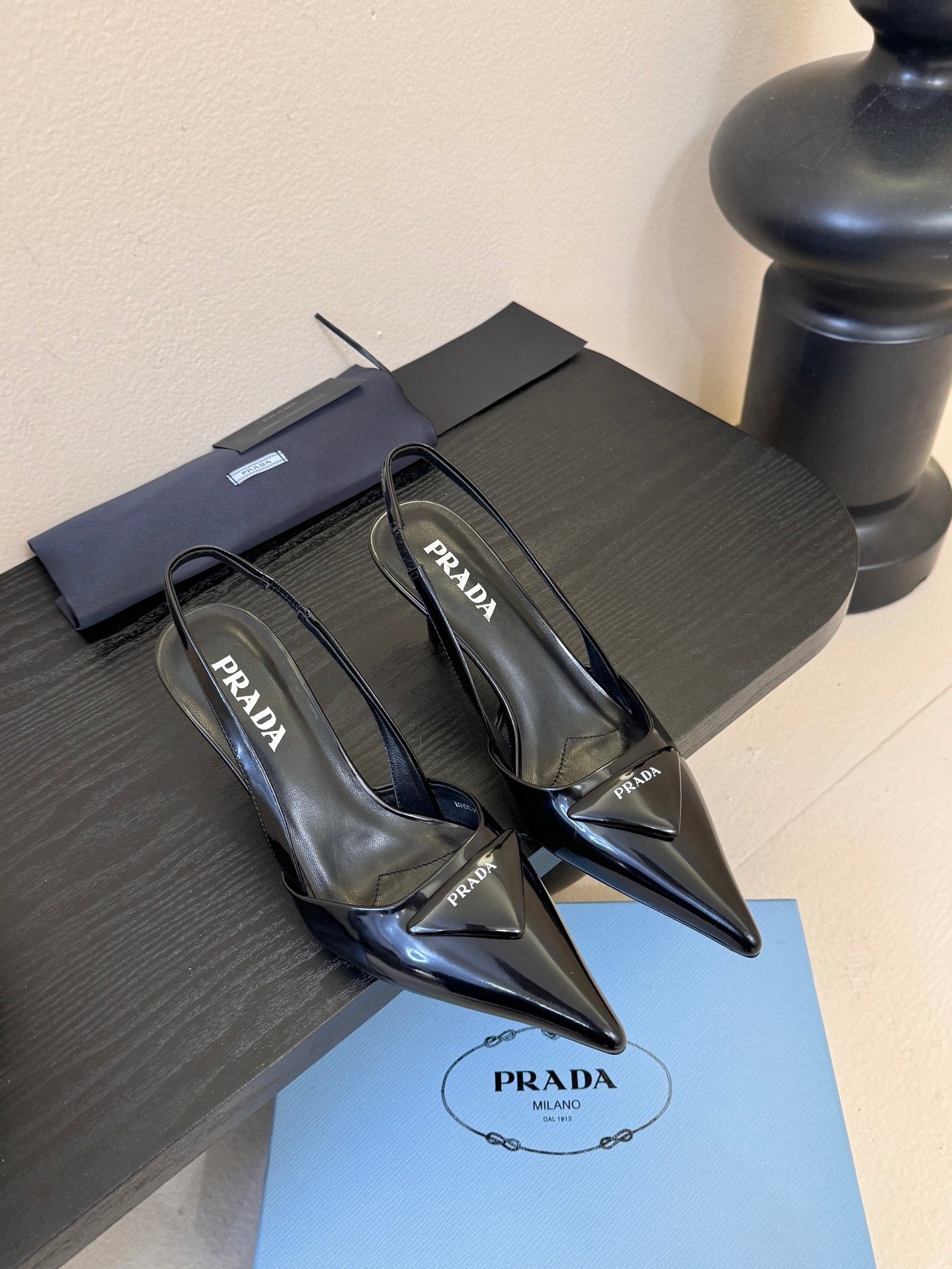 PRADA 26S POINTED TOE SLINGBACK HEELS 60MM IN BLACK CALFSKIN WITH LOGO