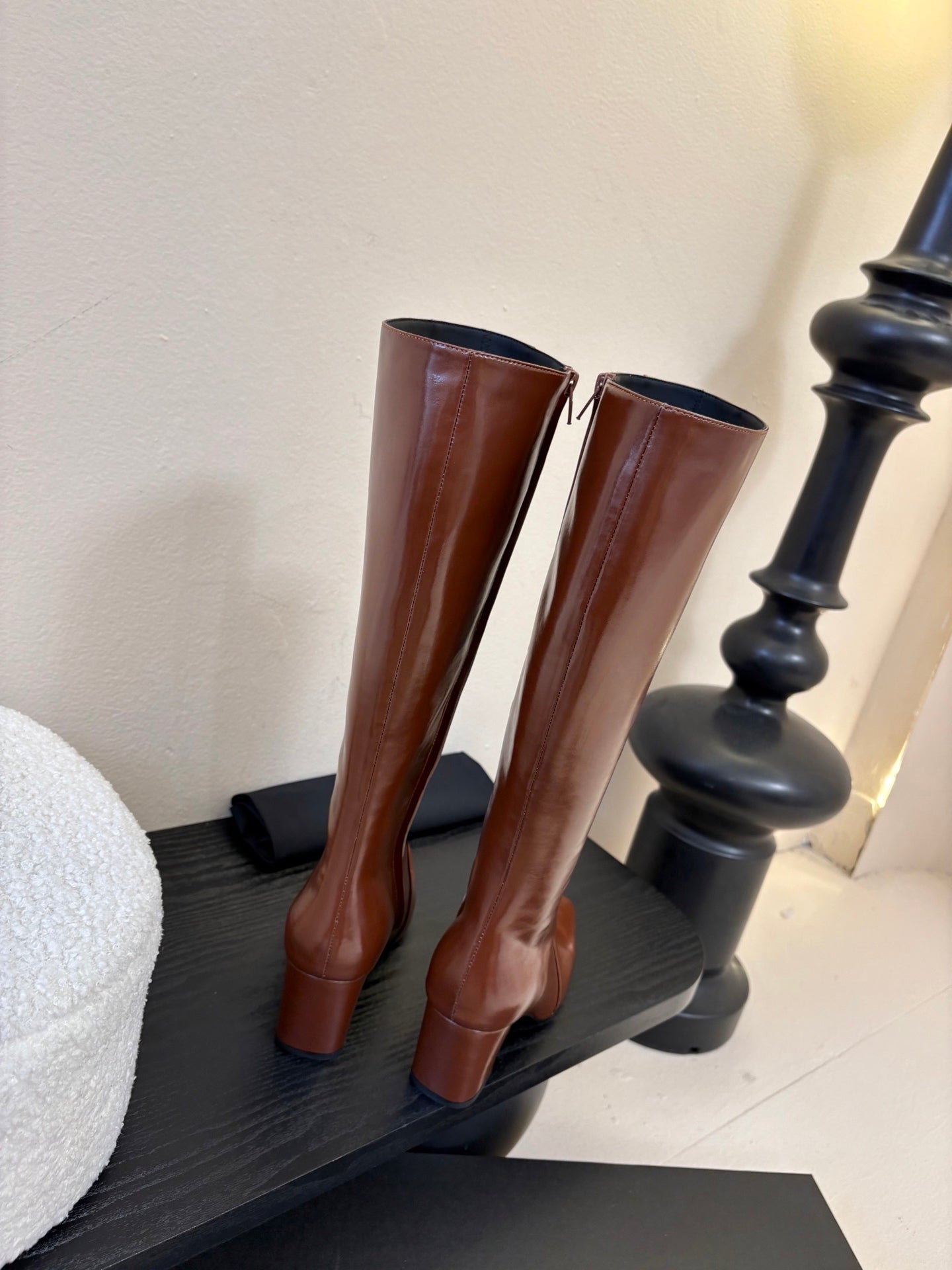 YSL 26S KNEE-HIGH HEELED BOOTS IN BROWN SHINY CALFSKIN