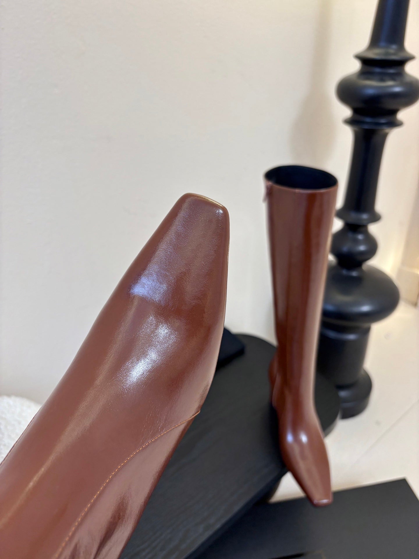 YSL 26S KNEE-HIGH HEELED BOOTS IN BROWN SHINY CALFSKIN