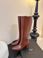 YSL 26S KNEE-HIGH HEELED BOOTS IN BROWN SHINY CALFSKIN