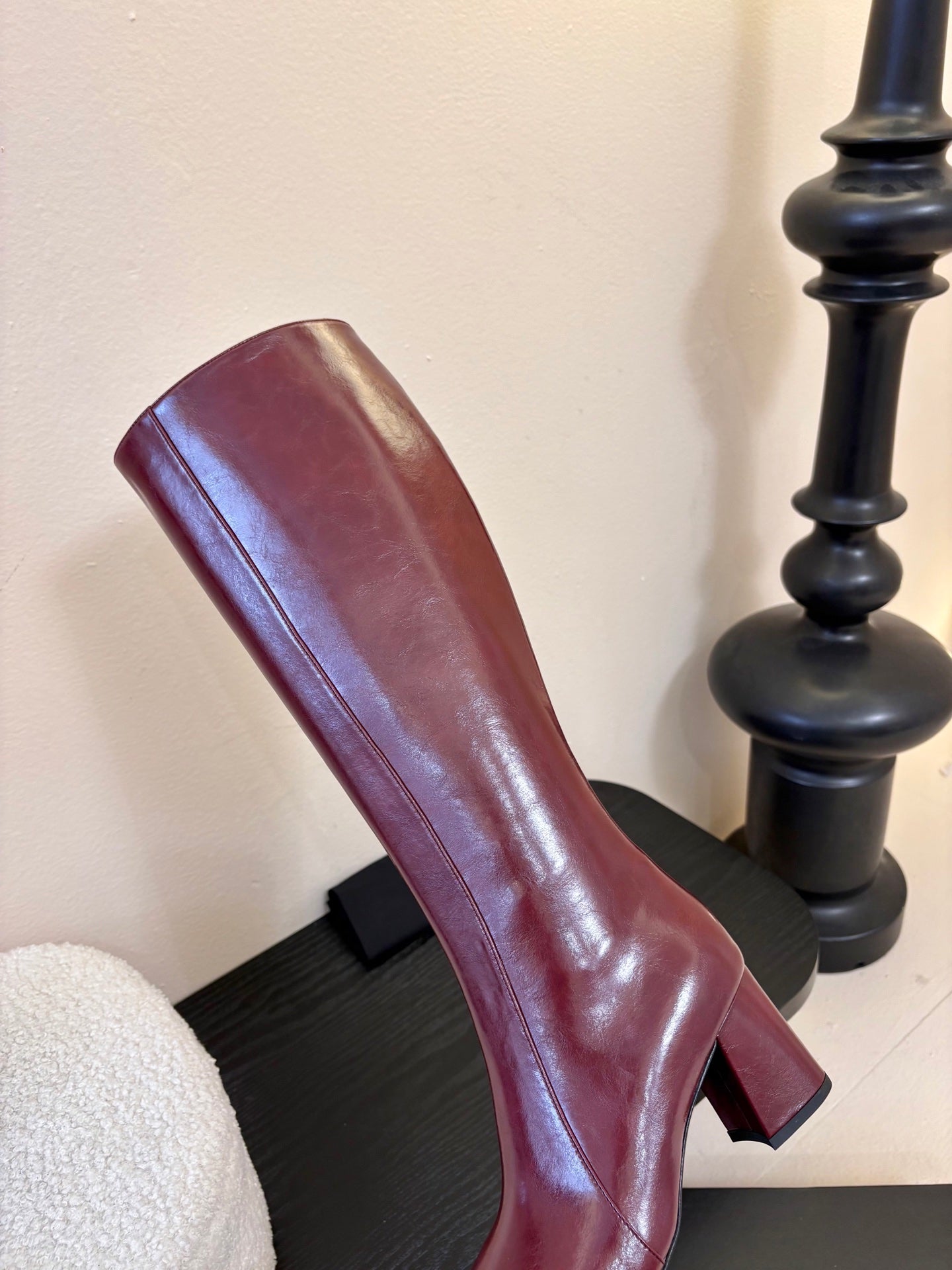 YSL 26S KNEE-HIGH HEELED BOOTS IN DARK RED SHINY CALFSKIN