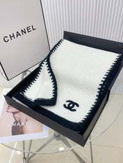 KNIT SCARF 200 CM IN WHITE CASHMERE WITH BLACK LOGO 383911