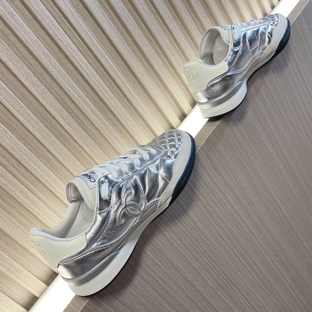 CHANEL 26S SNEAKER IN GOLD QUILTED CALFSKIN AND WHITE LOW TOP