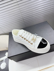 CHANEL 25S TRAINERS WHITE AND BLACK 35MM IN CALFSKIN