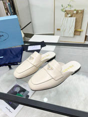 TRIANGLE LOGO MULES IN WHITE CALFSKIN