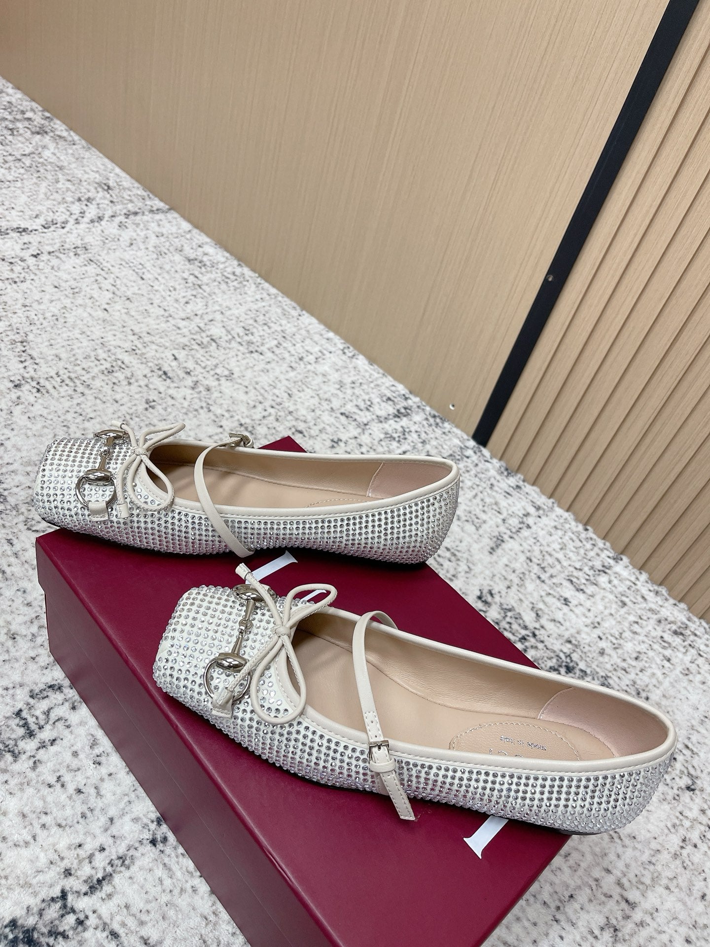 GUCCI 26S BALLET FLATS IN OFF WHITE WITH CRYSTALS