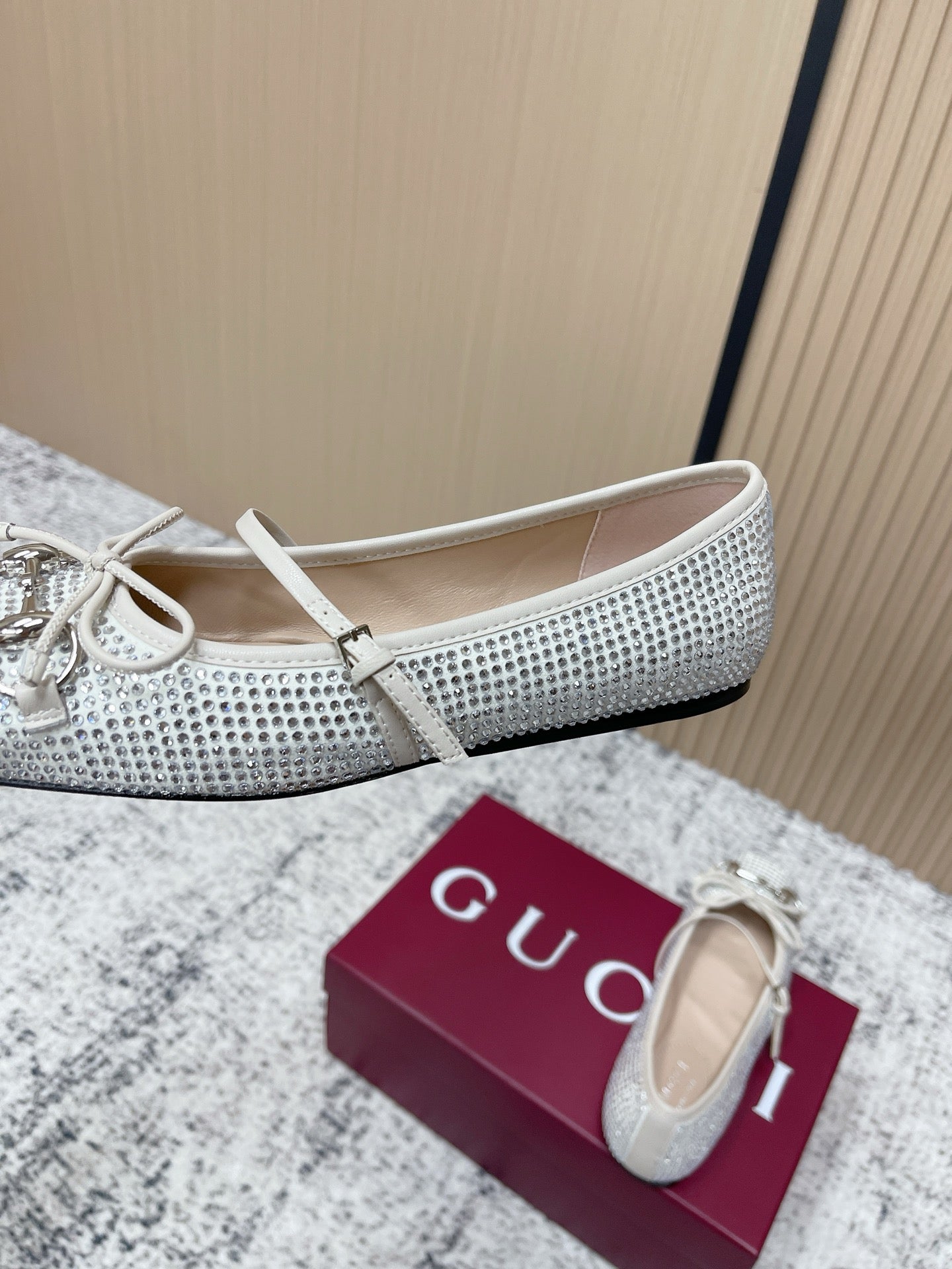 GUCCI 26S BALLET FLATS IN OFF WHITE WITH CRYSTALS