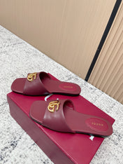 GUCCI 26S SLIDE SANDAL IN DARK RED CALFSKIN WITH GOLD HARDWARE
