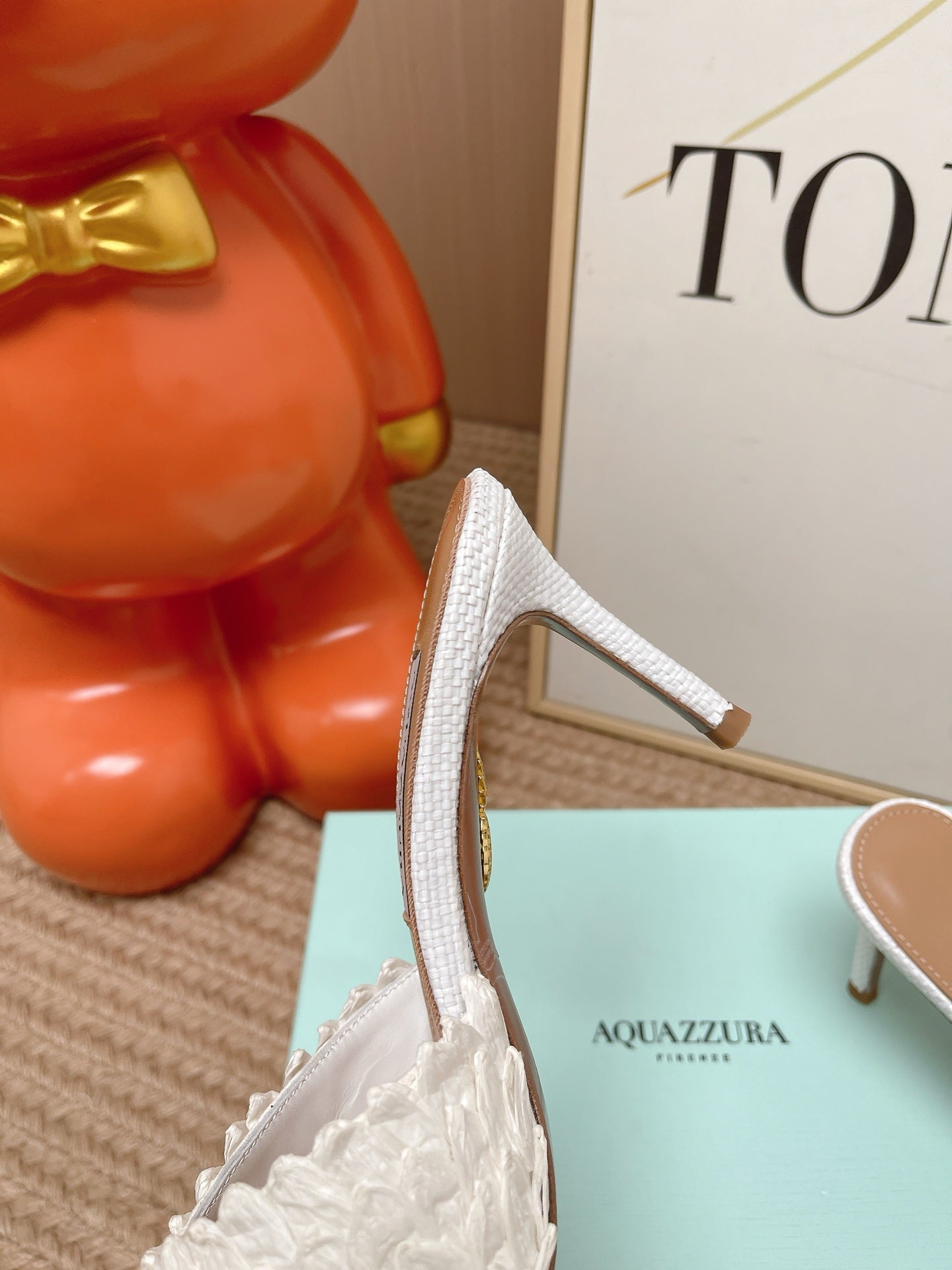 AQUAZZURA 26S HEELED MULES 80 MM IN WHITE WOVEN RAFFIA