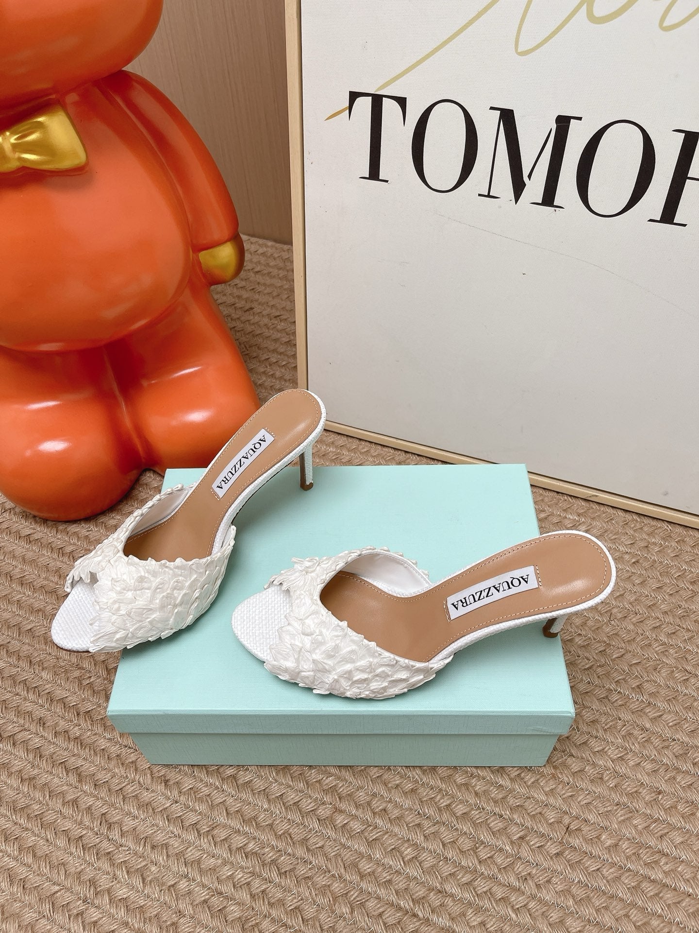 AQUAZZURA 26S HEELED MULES 80 MM IN WHITE WOVEN RAFFIA