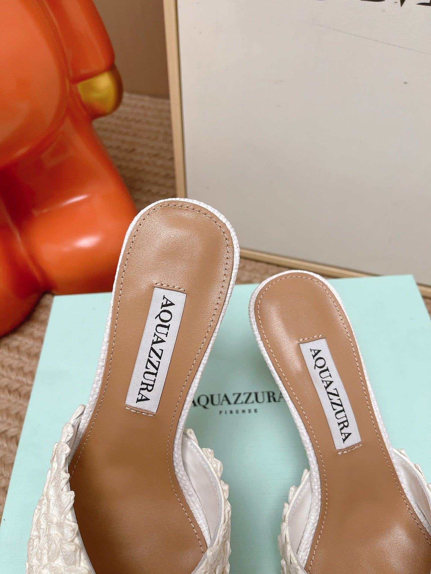 AQUAZZURA 26S HEELED MULES 80 MM IN WHITE WOVEN RAFFIA