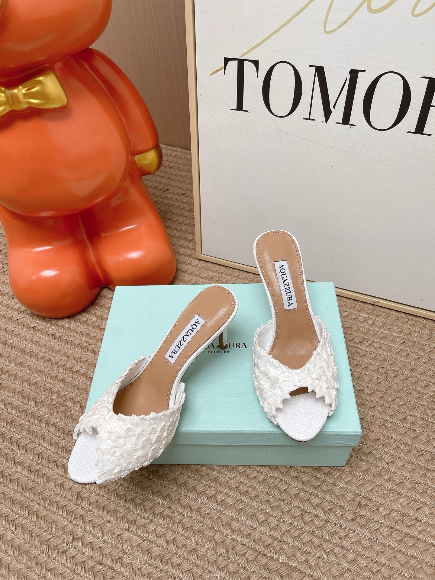 AQUAZZURA 26S HEELED MULES 80 MM IN WHITE WOVEN RAFFIA