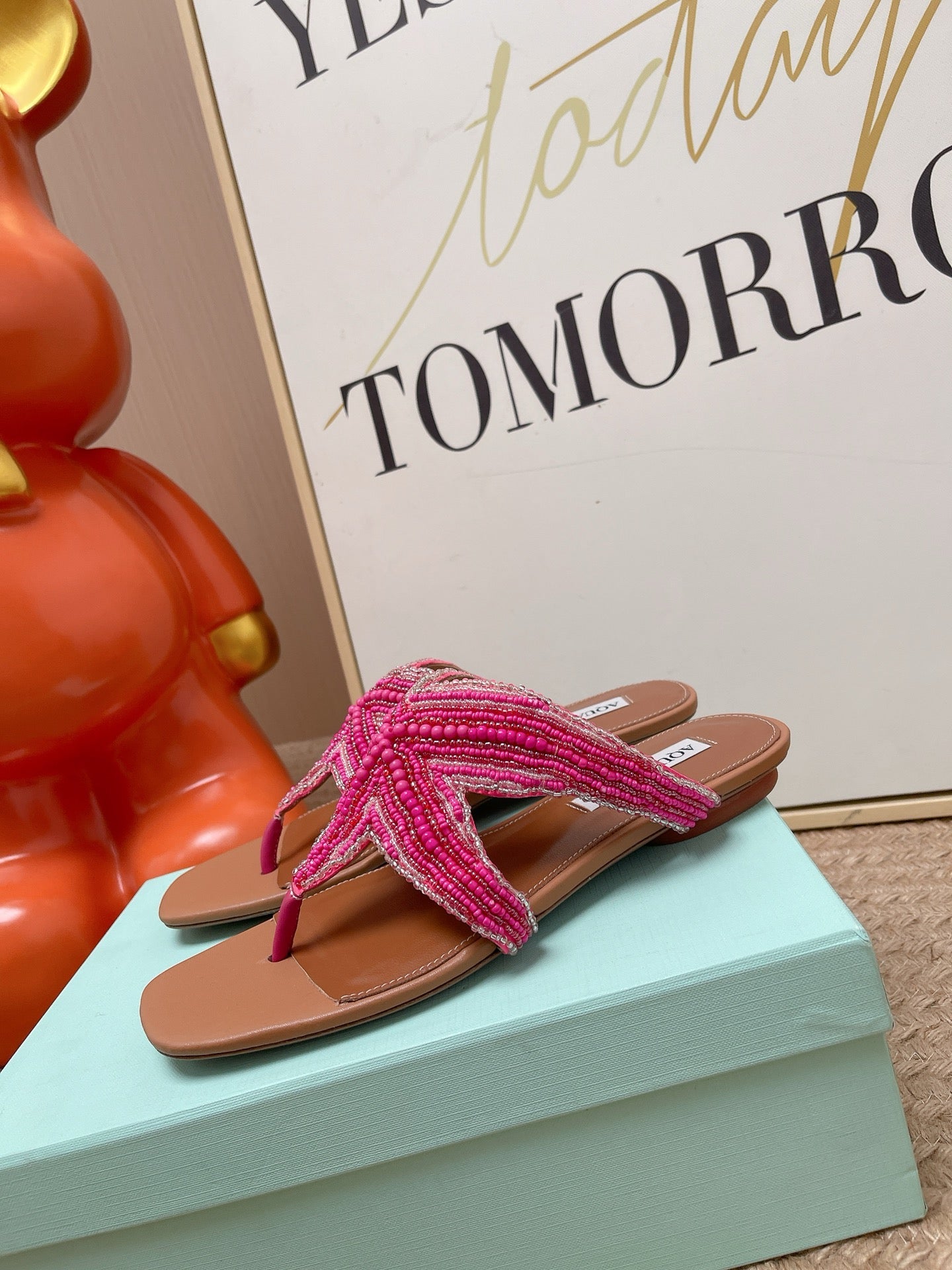 AQUAZZURA 26S STARFISH BEADED THONG SANDALS IN PINK AND BROWN LAMBSKIN