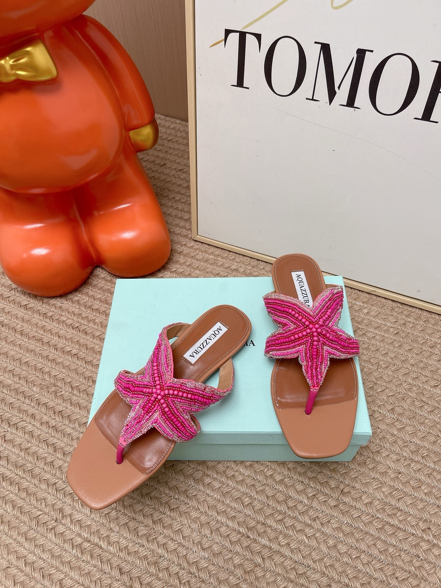 AQUAZZURA 26S STARFISH BEADED THONG SANDALS IN PINK AND BROWN LAMBSKIN