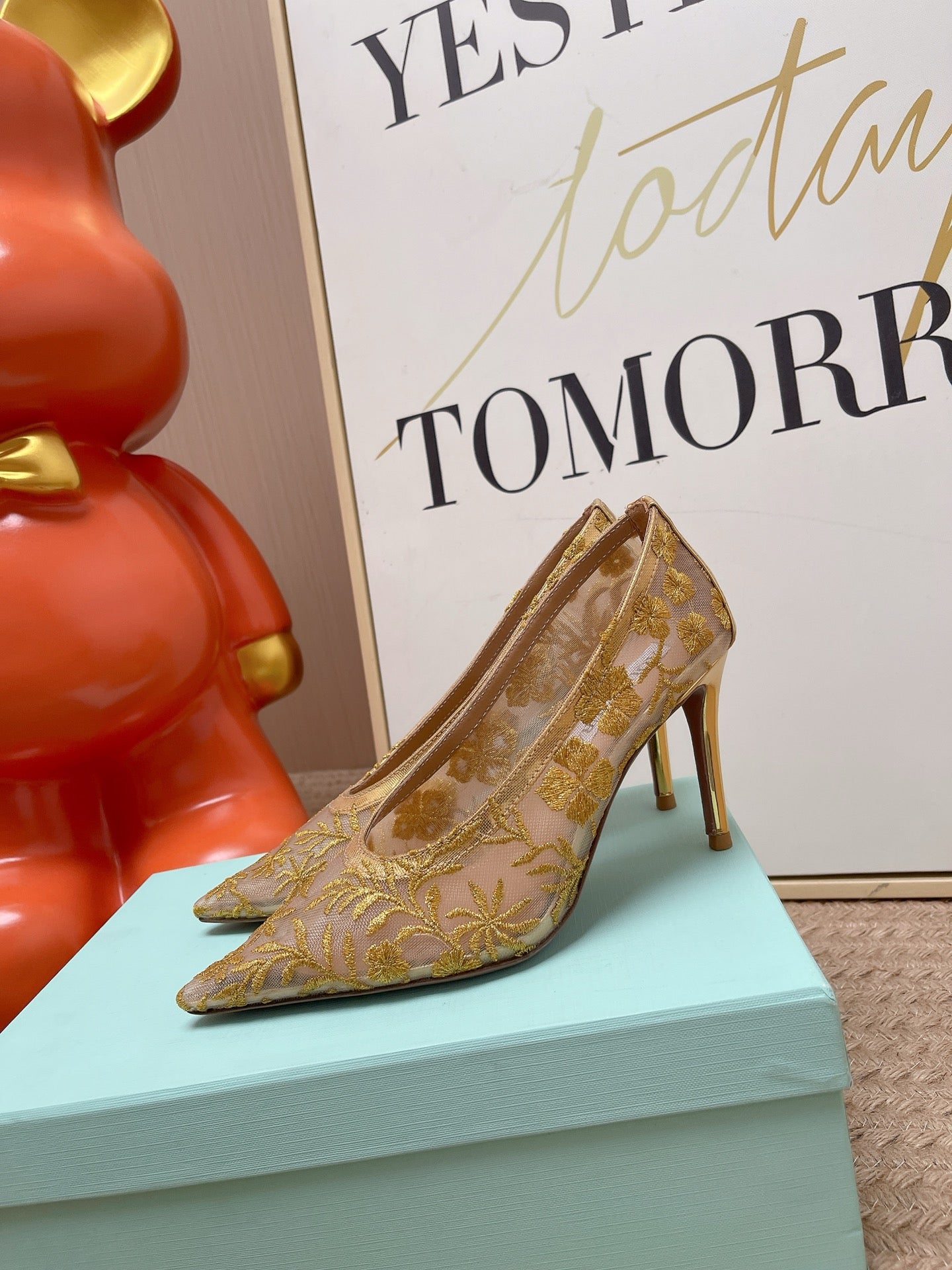 AQUAZZURA 26S HIGH HEELS IN GOLD AND BEIGE FLORAL EMBROIDERED MESH